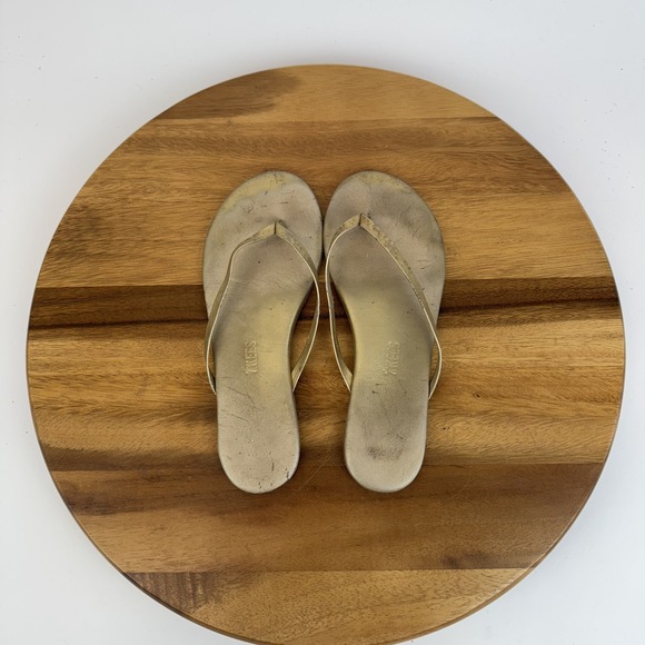 Womens Tkees Metallics Gold Leather Thong Flip Flops Shoes Sandals Size‎ 7 M GUC - Picture 6 of 8